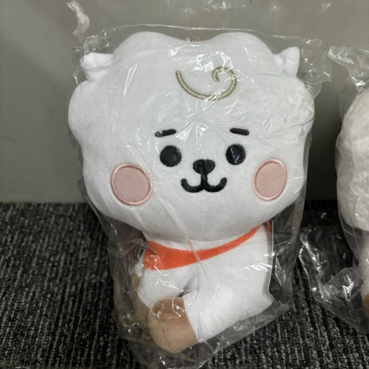 ★タグ付き★　BTS BT21(防弾少年団) 公式 アールジェイ RJ　グッズ 大量まとめ売りセット ぬいぐるみ キーホルダー コインケースなど_画像2