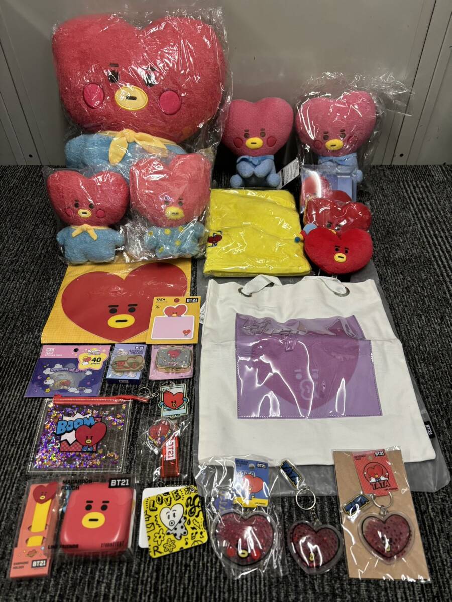 ★タグ付き★　BTS BT21(防弾少年団) 公式 TATA タタ　グッズ 大量まとめ売りセット ぬいぐるみ キーホルダー タオルなど_画像1