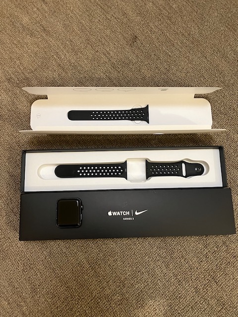 Apple Watch3 42mm gps Nikeモデル 黒 送料無料！