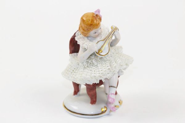 Royal Porcelain ロイヤルポーセリン 楽器 少女 置物 陶器 レースドール 高さ 約11.7cm #18070_画像2