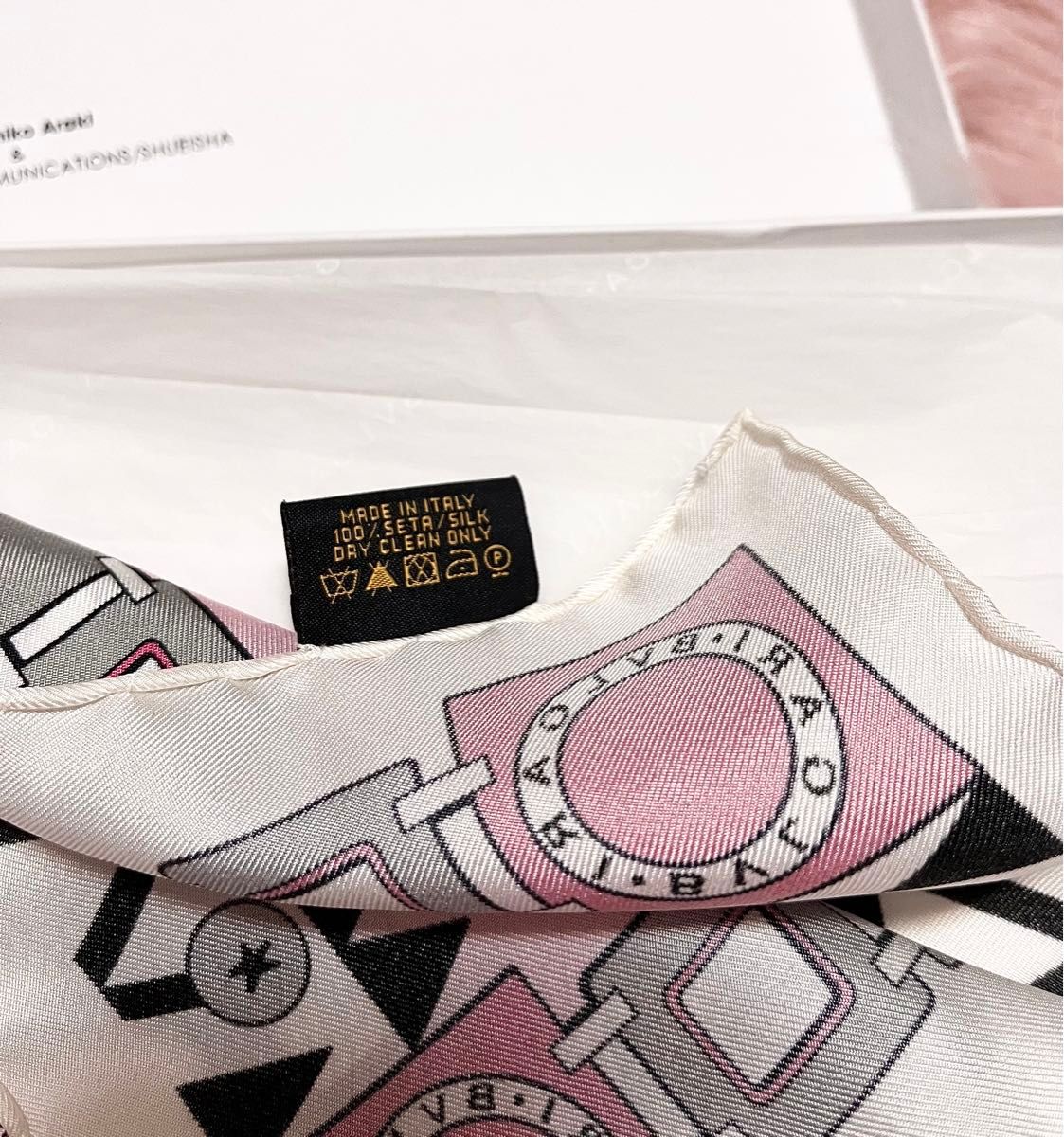 レア BVLGARI × Hirohiko ARAKI シルクバンダナ スカーフ レア BVLGARI × Hirohiko ARAKI シルクバンダナ スカーフ