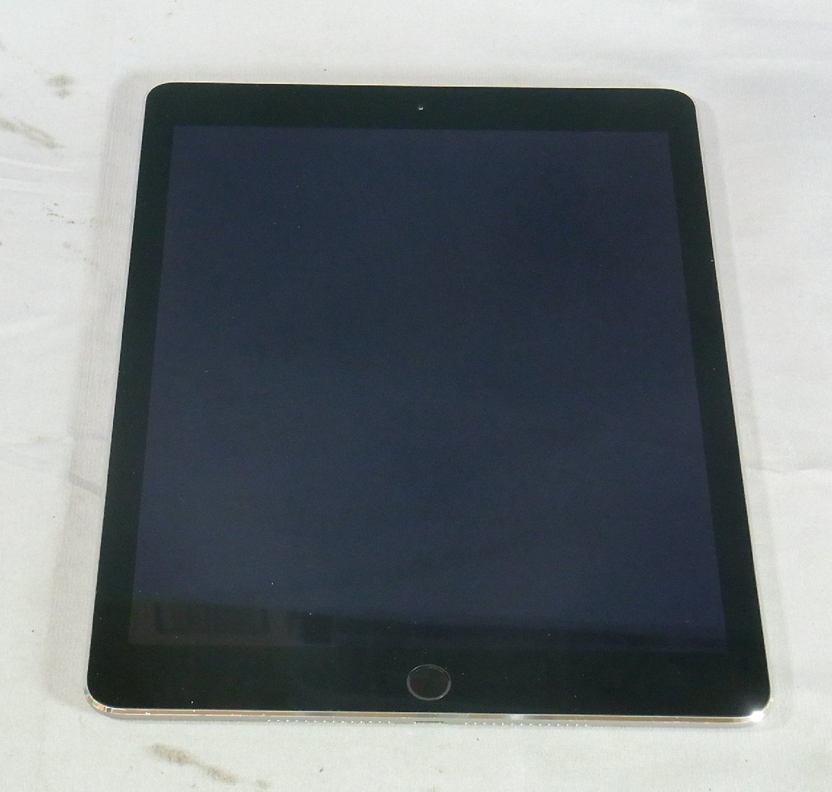 B38260 O-01217 Apple iPad Air 2 Wi-Fiモデル 16GB MGL12J/A ジャンク_画像1