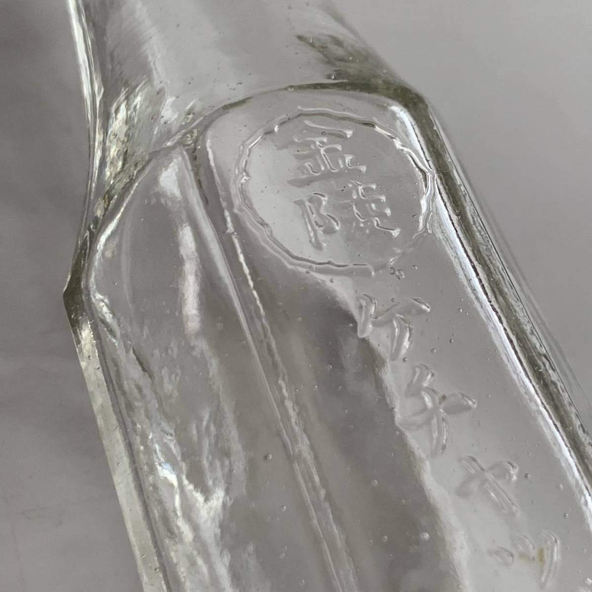 ● 戦前 ケチャップ瓶 金陵 6角 ローカル ガラス瓶 和ガラス レトロ瓶 古いガラス _画像6