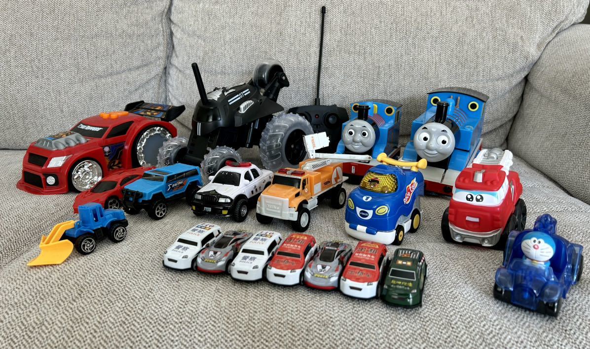 トーマス　ラジコン　ミニカー　はたらくくるま　スポーツカー　子どものおもちゃセット　車のおもちゃ_画像1