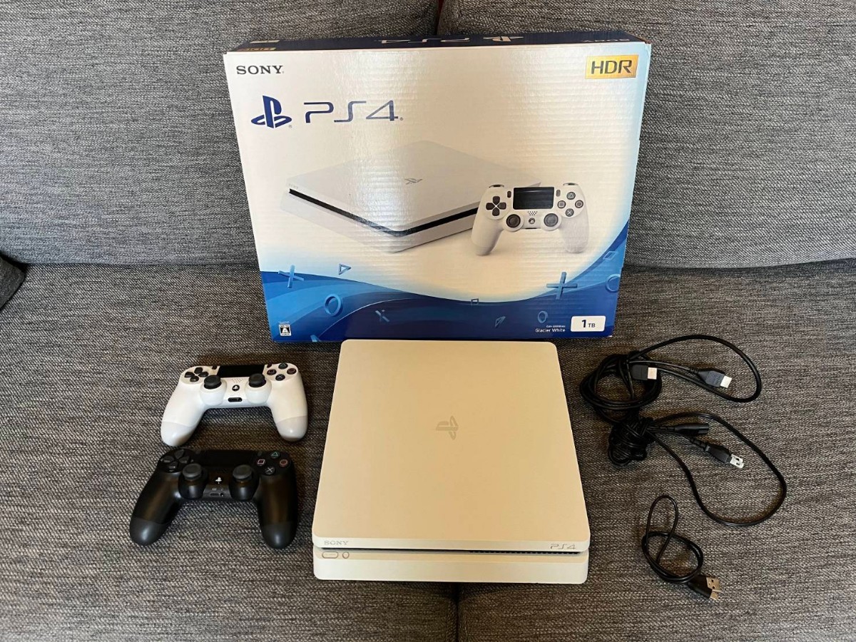 トップ SONY PS4 CUH-2200B B02 ホワイト 1TB 美品 コントローラー2個