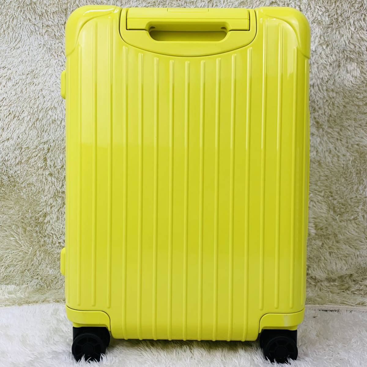 現行【美品】RIMOWA リモワ ESSENTIAL エッセンシャル CABIN キャビン 36L 機内持ち込み 4輪 MW TSAロック SAFFRON サフランイエロー_画像4