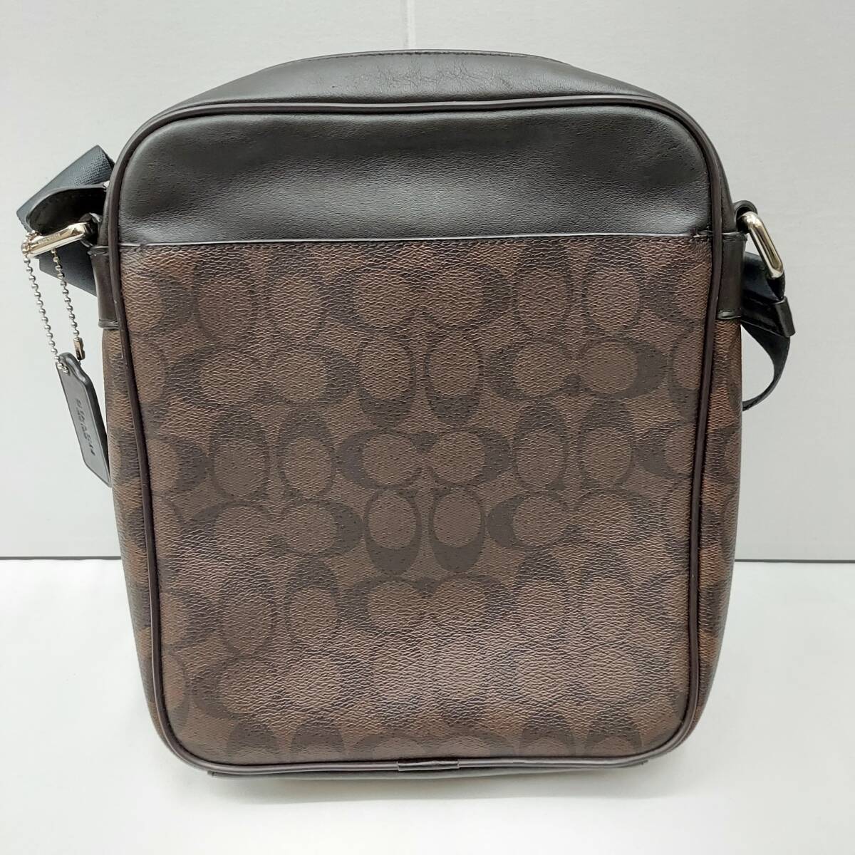 ☆中古☆ COACH コーチ ショルダーバッグ F54788 レザー PVC シグネチャー ボディバッグ ダークブラウン 斜め掛け クロスボディ (5368)_画像3