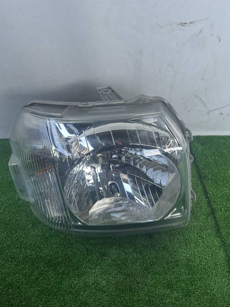 [1058] Honda Vamos HM2 right head light ( halogen )