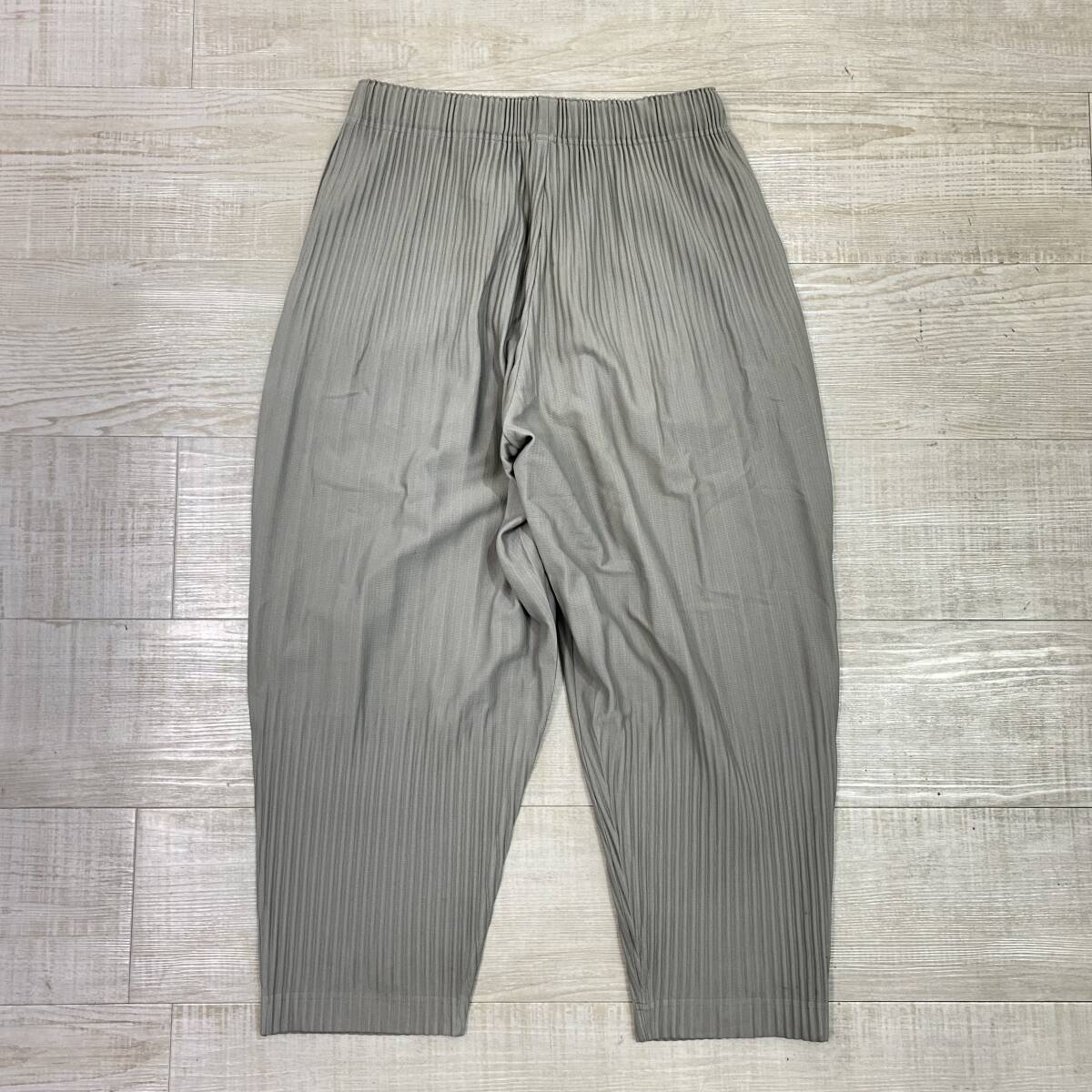 HOMME PLISSE ISSEY MIYAKE オムプリッセ イッセイミヤケ 消し プリーツ テーパード パンツ HP01JF140 グレー 系 サイズ 2の画像2