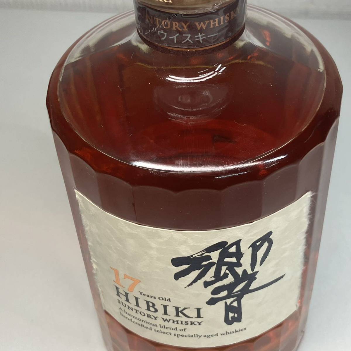 1円〜 2T SUNTORY WHISKY サントリーウイスキー 響 HIBIKI 17年 モルト グレーン 容量700ml アルコール43% 箱付き 未開封 ウイスキー 古酒 _画像4