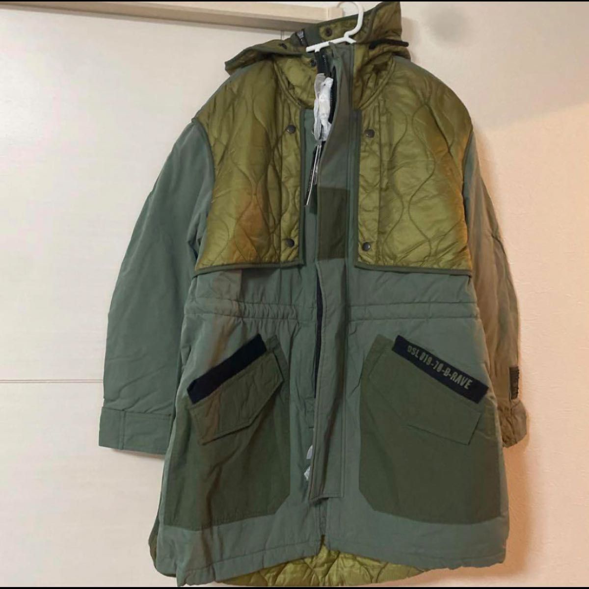 新品ディーゼルDIESEL異素材切り替え中綿ロングジャケットモッズ 新品ディーゼルDIESEL異素材切り替え中綿ロングジャケットモッズ