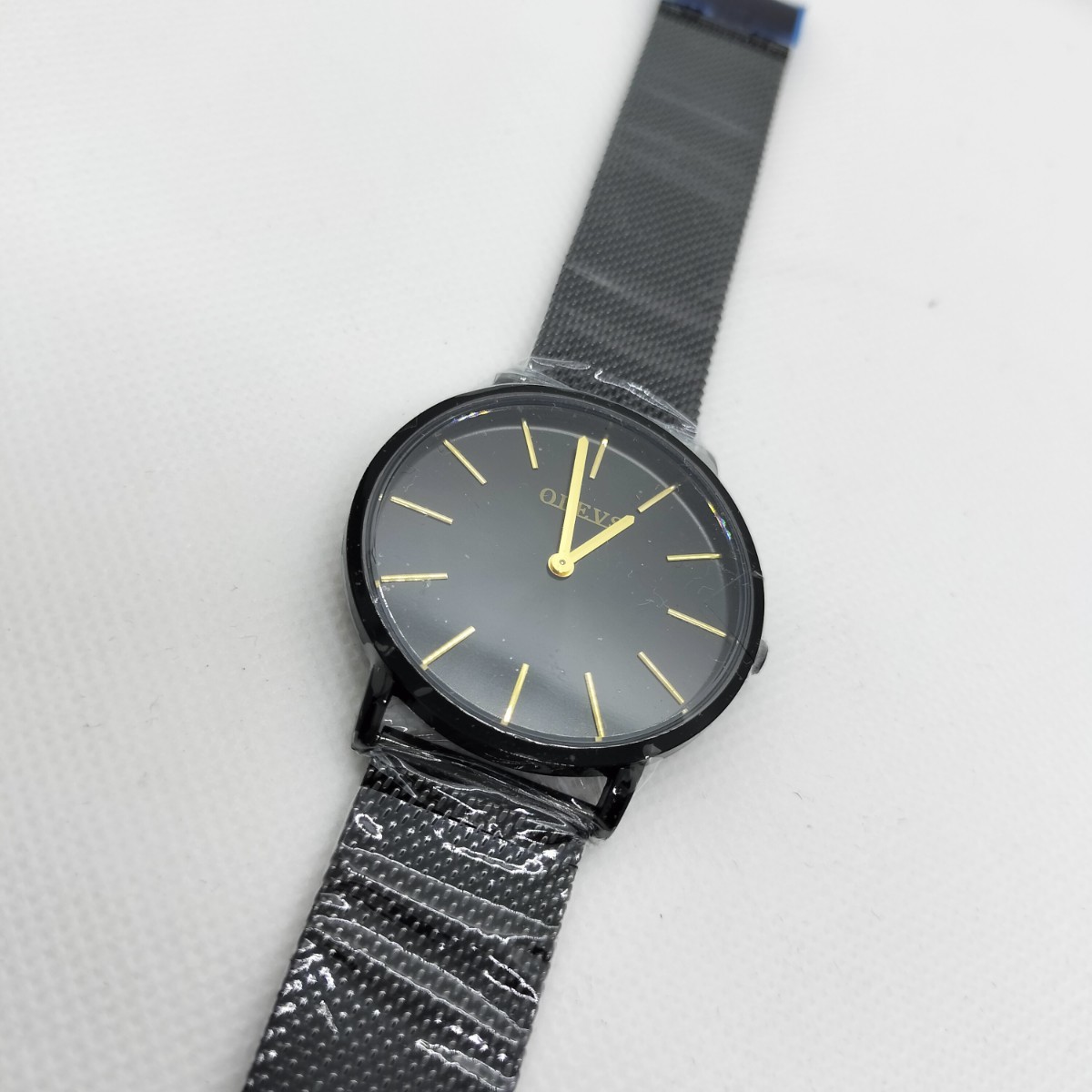 腕時計 クォーツ　文字盤黒　シンプルデザインで普段づかいにぴったりベルト位置自由設定#0217_画像1