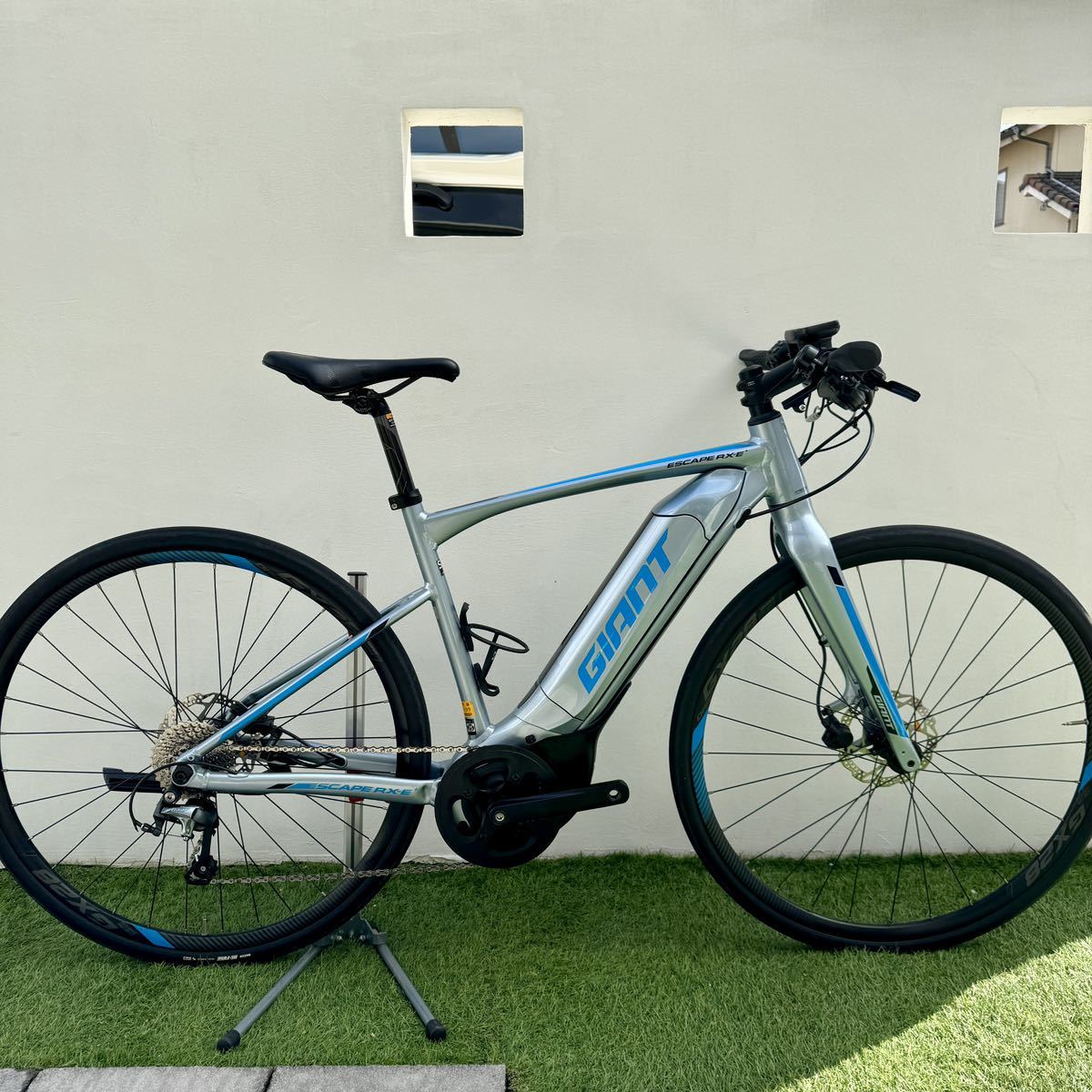 【2/18まで価格】GIANT ESCAPE RX+e ジャイアント　E-bike 電動自転車　エスケープ　カスタム　クロスバイク_画像1