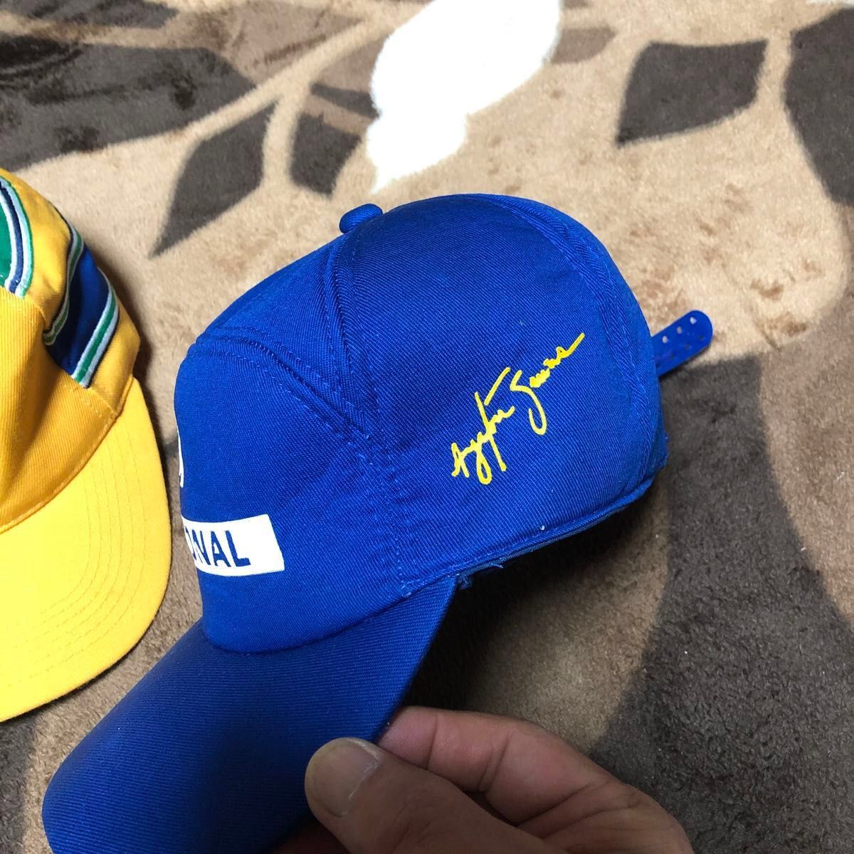 アイルトンセナ キャップ2点セット ピンバッチも|Yahoo!フリマ アイルトンセナ キャップ2点セット ピンバッチも|Yahoo!フリマ