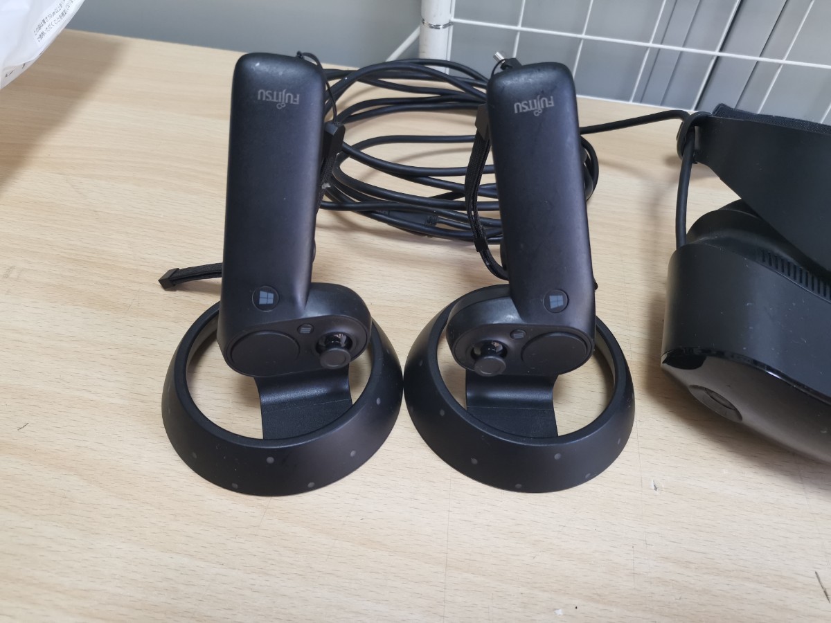 富士通 MRヘッドセット Windows Mixed Reality MRコントローラー 非透過型MRデバイス Windows MR FMVHMDI FMVHDC1　動作未確認　現状販売_画像6