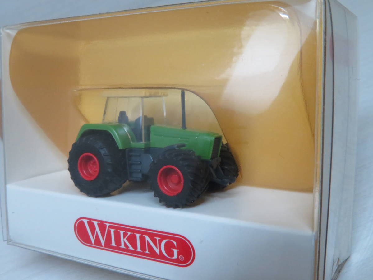 フェント トラクター　Fendt Favorit mit Breitreifen　ヴィーキング　WIKING　1/160_内部のブリスターが変色しています。