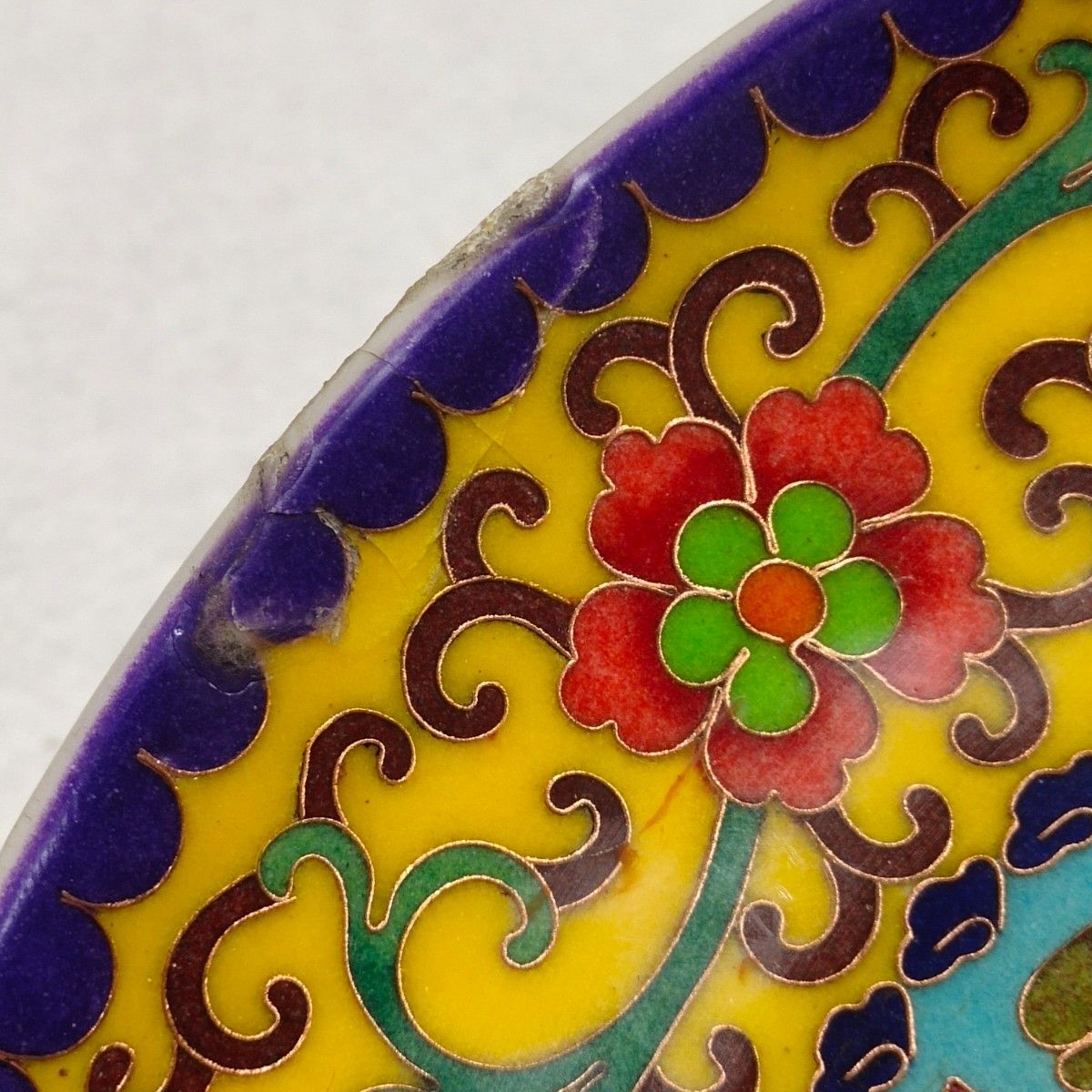 時代物 中国古磁 紫銅線埋込 景泰藍 七宝 鴛鴦戯水紋 観賞皿 補修あり 在銘