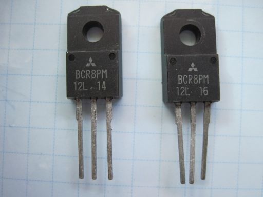 103(左机下) 三菱 トライアック BCR8PM-12 600V？ 8A？放熱板取付け品より取り外した物 動作未確認 長期保存品 ジャンク品 ２個セットの画像1