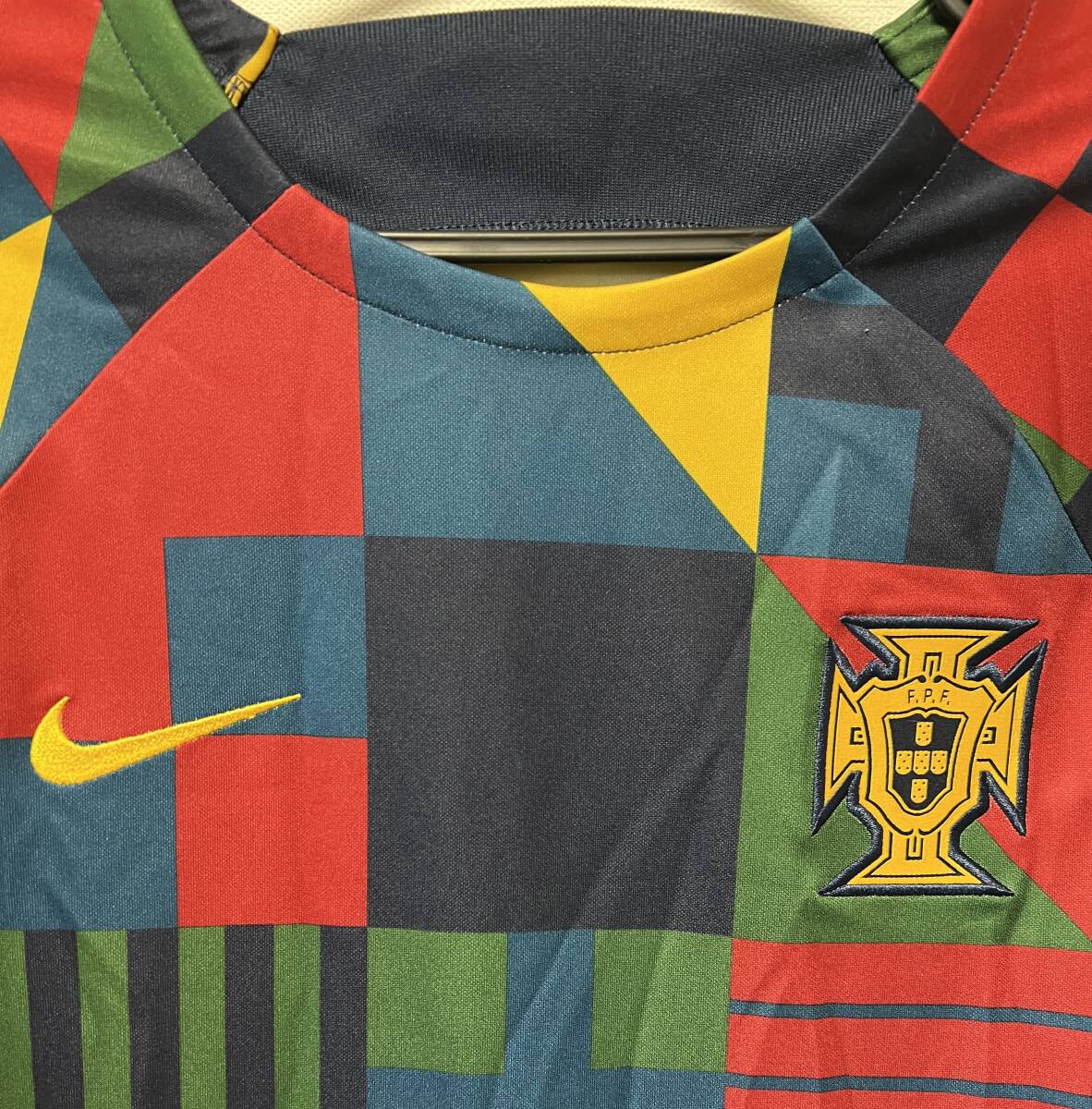 未使用品 ナイキ ポルトガル代表 2022 カタールW杯 ユニフォーム プレマッチシャツ サイズ M_画像3