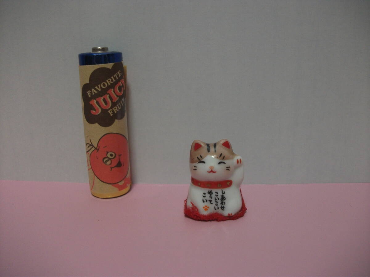 ミニチュア フィギュア 人形 ねこ 猫 ネコ 生き物 招き猫 ① まねきねこ 陶器 置物 招福 縁起物 開運 しあわせ こいこい やってこい 飾りの画像1