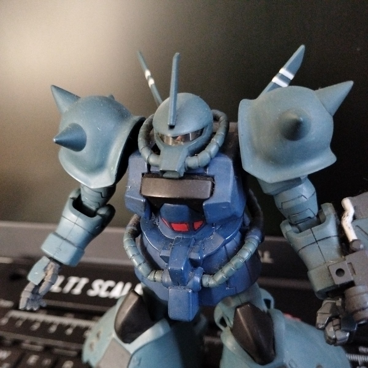 機動戦士ガンダム 第08MS小隊 HG 1/144 MS-07H8 グフフライトタイプ 改造 塗装済 完成品 ジャンク プラモデル ガンプラ_画像1