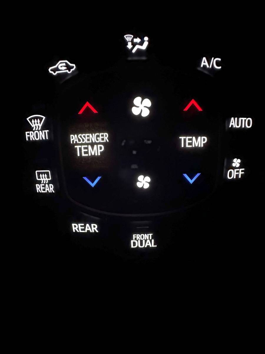 ☆80系ノア・ヴォクシー・エスクァイア ガソリン車用LED打ち替え済フロントエアコン 純正品返却不要 リアオートエアコン有　白LED_画像1