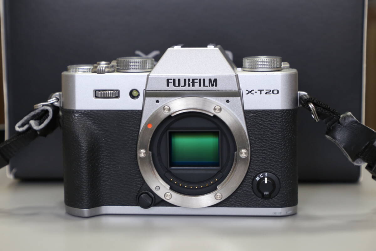 FUJIFILM　ミラーレス一眼 X-T20 ボディ（シルバー）_画像2