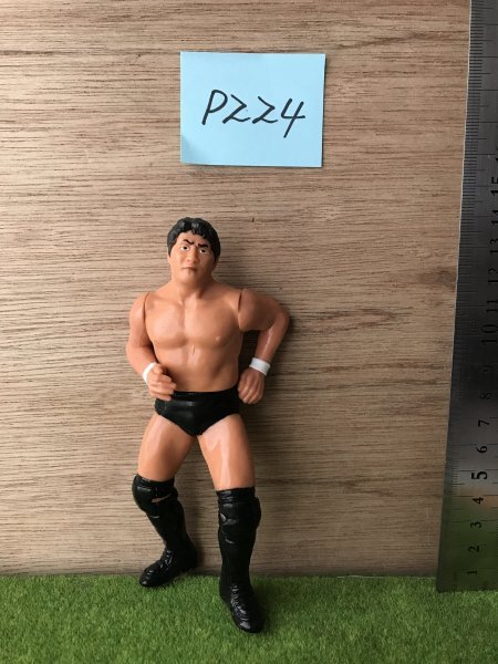 P224☆至宝館　プロレスフィギュア　前田日明(Ａ)(黒パンツ・髭なし）　☆ルーズ（開封品）キャラプロ_画像1