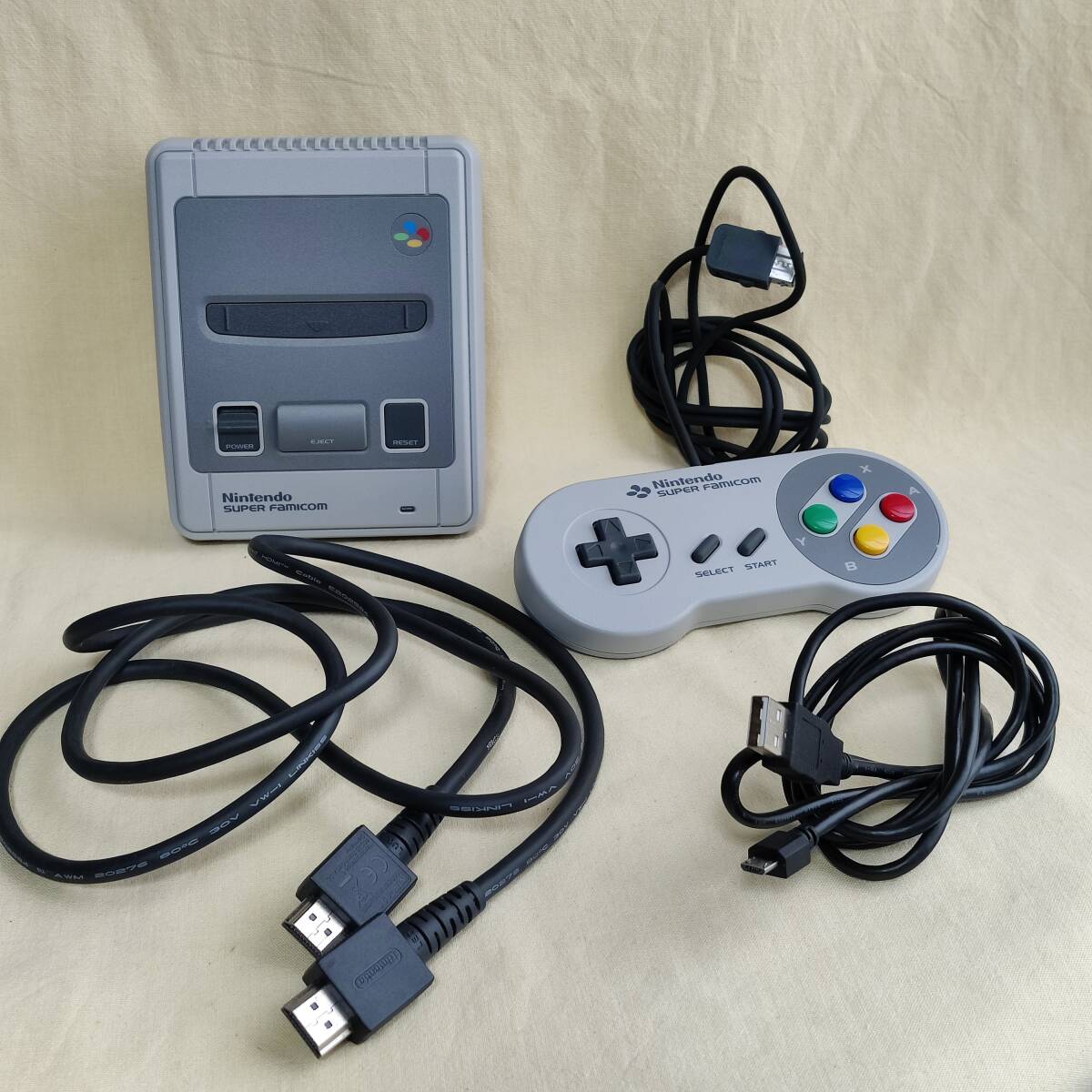 【656126】ニンテンドー クラシック ミニ スーパーファミコン 本体 任天堂 コントローラー _画像1