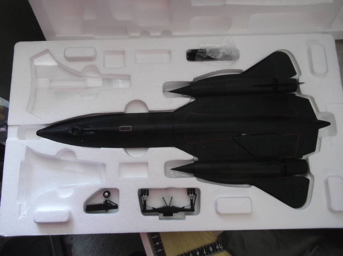 1/72 SR-71 Blackbird U.S.A.F. 9Th SRW 61-7979 1990 present condition delivery goods including in a package un- possible 