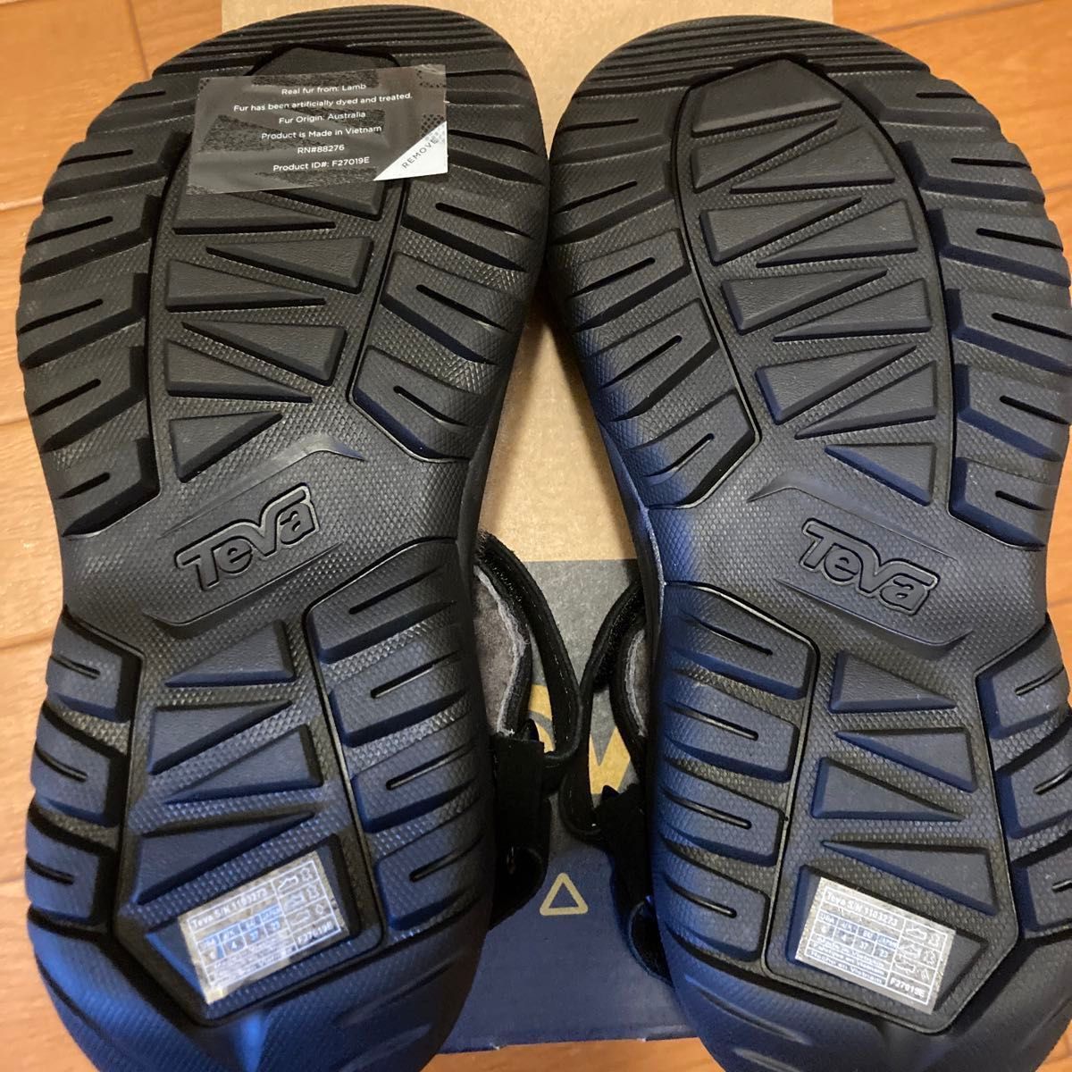 新品未着　TEVA テバ サンダル ブラック ハリケーン1103273 23cm