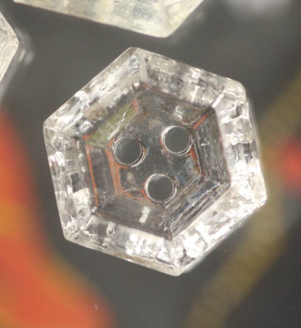 即決 六角形 クリアガラスボタン 3個 13 & 18mm 3穴 透明ガラス リメイク ハンドメイドパーツ フランス輸入 ヴィンテージ_画像3