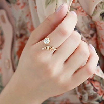 新品未使用 オープンリング 指輪 ゴールド フラワー リーフ 花 葉 ラインストーン レディース 韓国 調整可能 フリーサイズ 女性 #D63-2_画像2