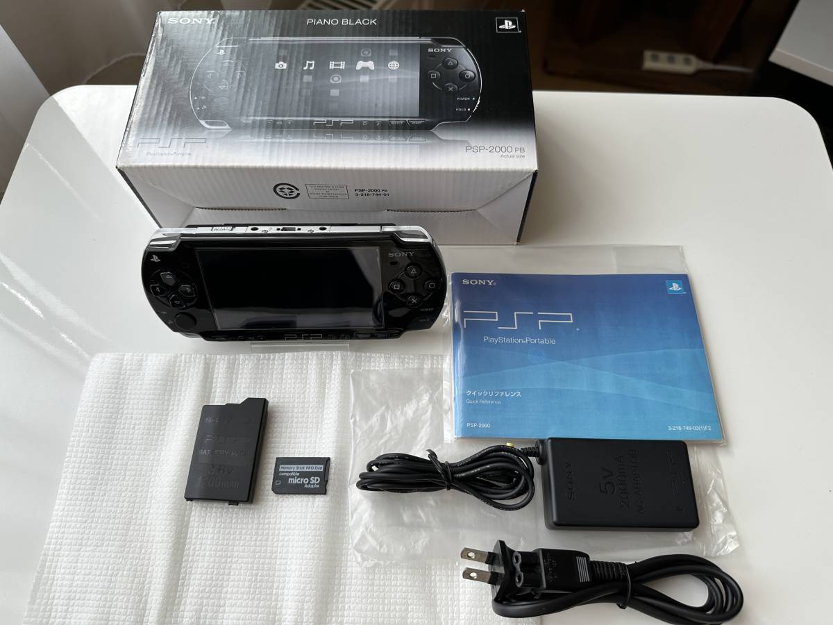美品 PSポータブル PSP2000 ピアノブラック 純正バッテリー 美品 PSポータブル PSP2000 ピアノブラック 純正バッテリー