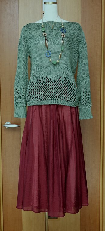 【美品】シビラ・フレアーが美しい エンジのスカート_コーディネート例