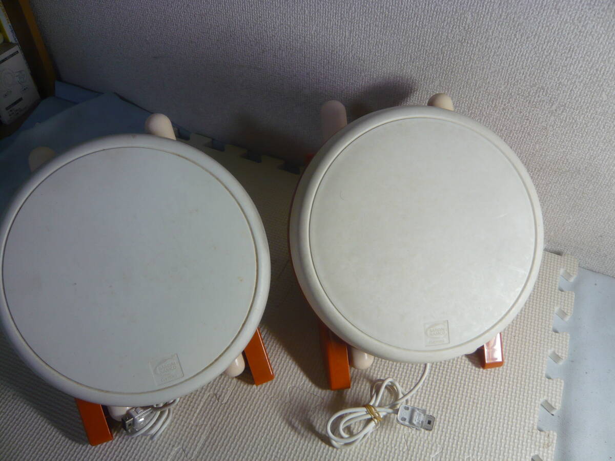 任天堂・Nintendo　Wii　周辺機器 　タタコン　太鼓の達人　太鼓とバチ 2個 + ソフト2枚　中古_画像2