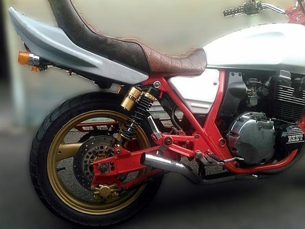 Yahoo!オークション - テールカウル FRP製 XJR400 ハネ上げ Yahoo!オークション - テールカウル FRP製 XJR400 ハネ上げ