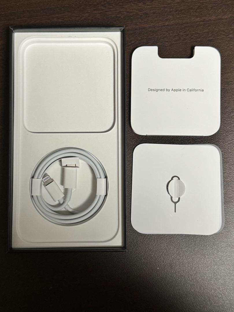 iPhone 13Pro Max シルバー 1TBの箱と付属品_画像2