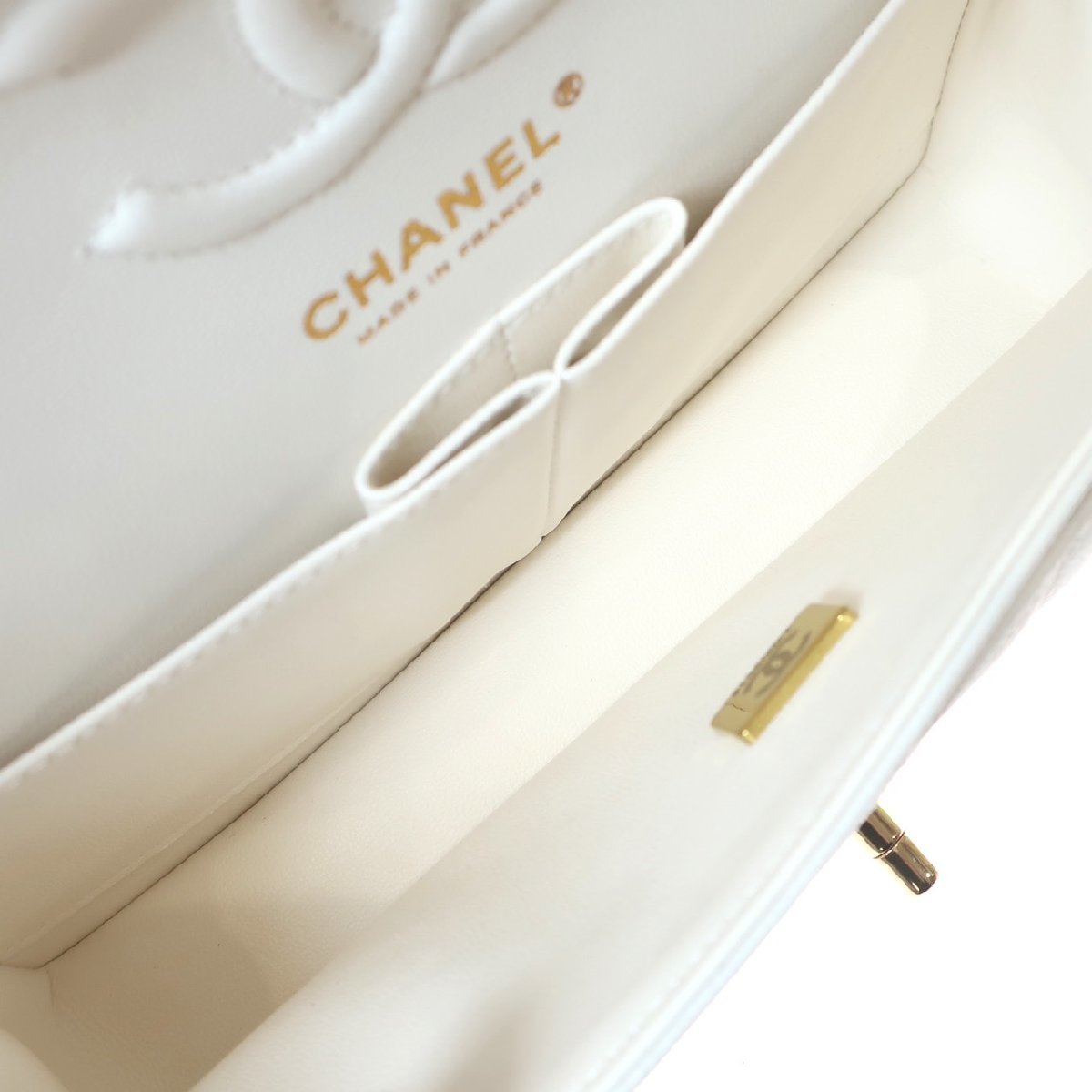 【新品】CHANEL シャネル マトラッセ 23 チェーンショルダー バッグ A01113 ココマーク キャビアスキン ホワイト ゴールド金具 Wフラップ_画像9