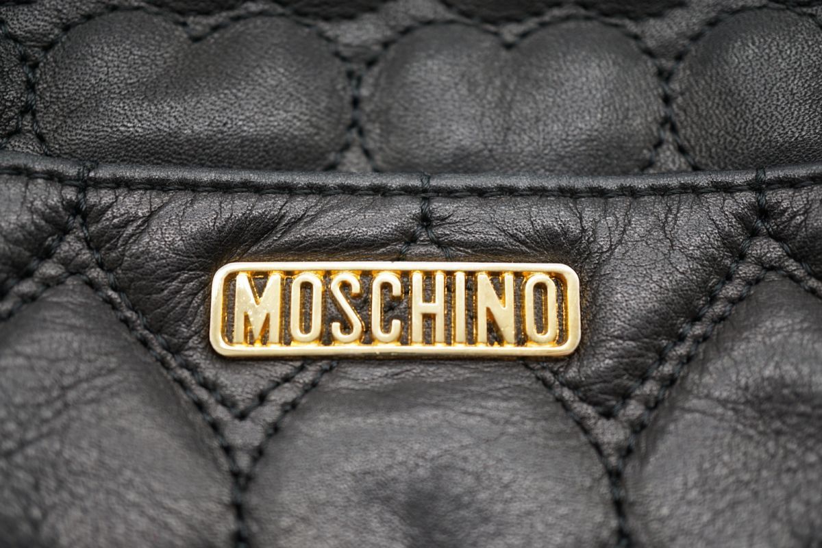 モスキーノ セミ ショルダーバッグ ラウンド ハートキルティング ロゴチャーム ゴールド金具 レザー 黒 ブラック MOSCHINO 7507h2_画像10