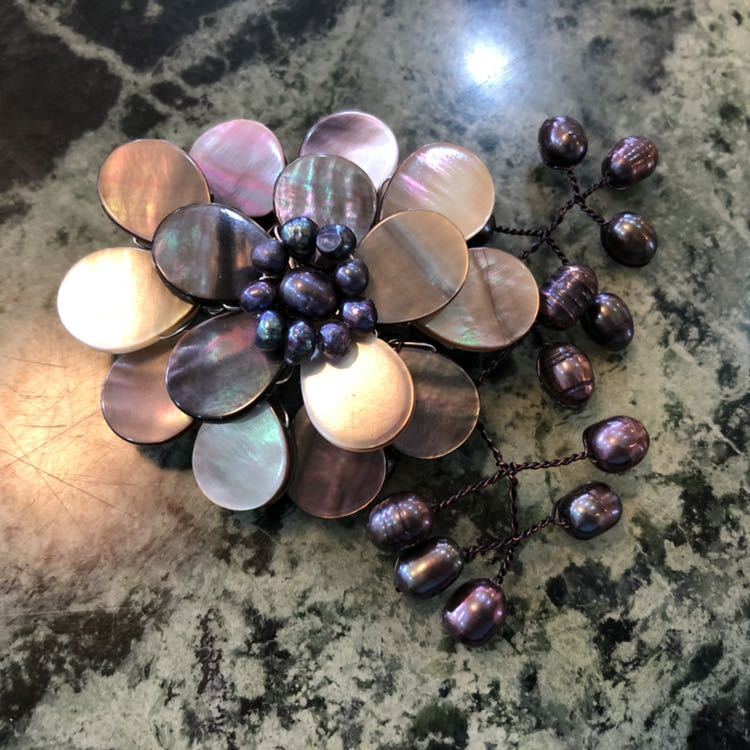 [ new goods ] gorgeous! shell brooch * fresh water pearl black black . flower motif brooch formal go in . type graduation ceremony .. type go in . type party wedding 