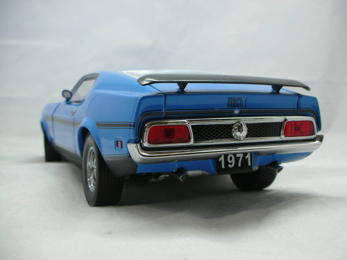 1/18 Sunstar made 1971 Ford Mustang Mach 1 blue 