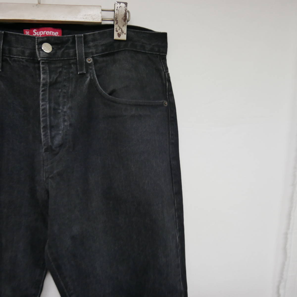 【1円】良好 国内正規 Supreme アメリカ製 USA製 Washed Regular Jean Jeans レギュラージーンズ 5ポケットデニム Black ブラック 濃黒 30_画像2