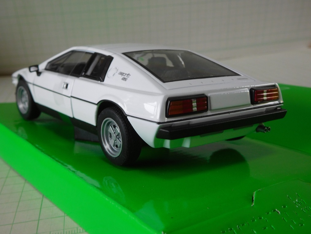 *WELLY 1/24 Lotus esprit S2 белый 