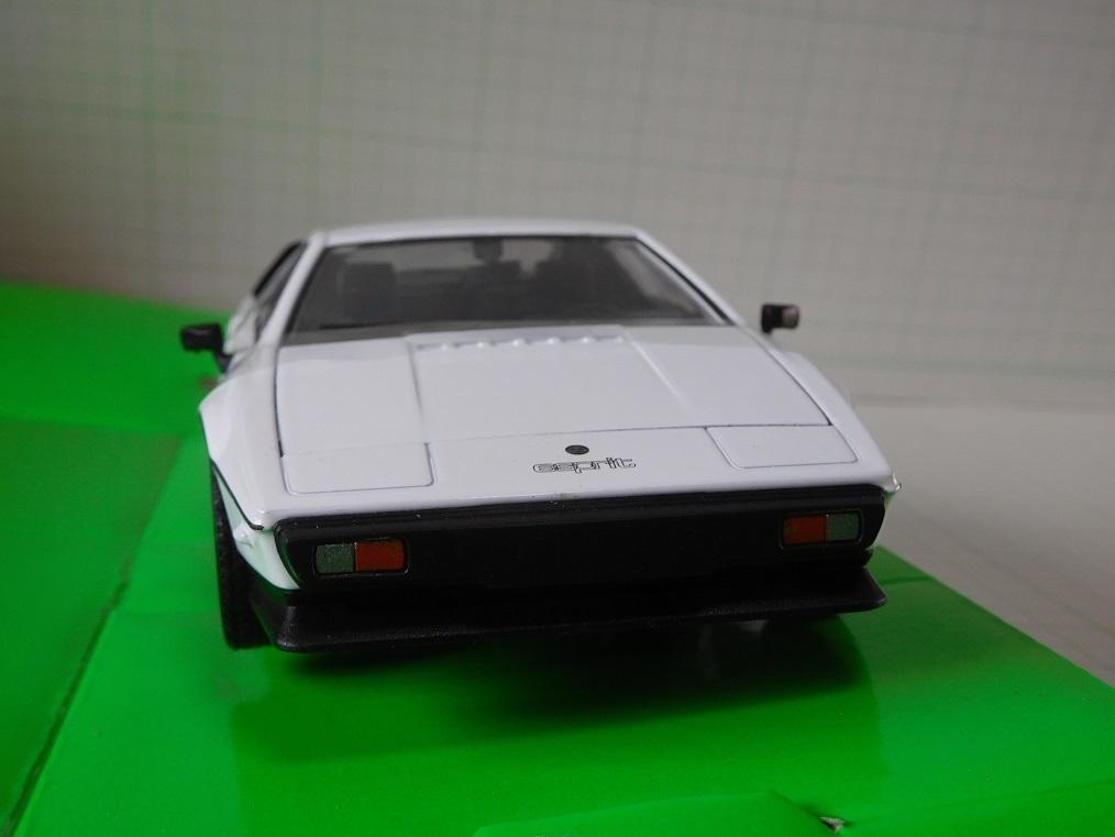 *WELLY 1/24 Lotus esprit S2 белый 