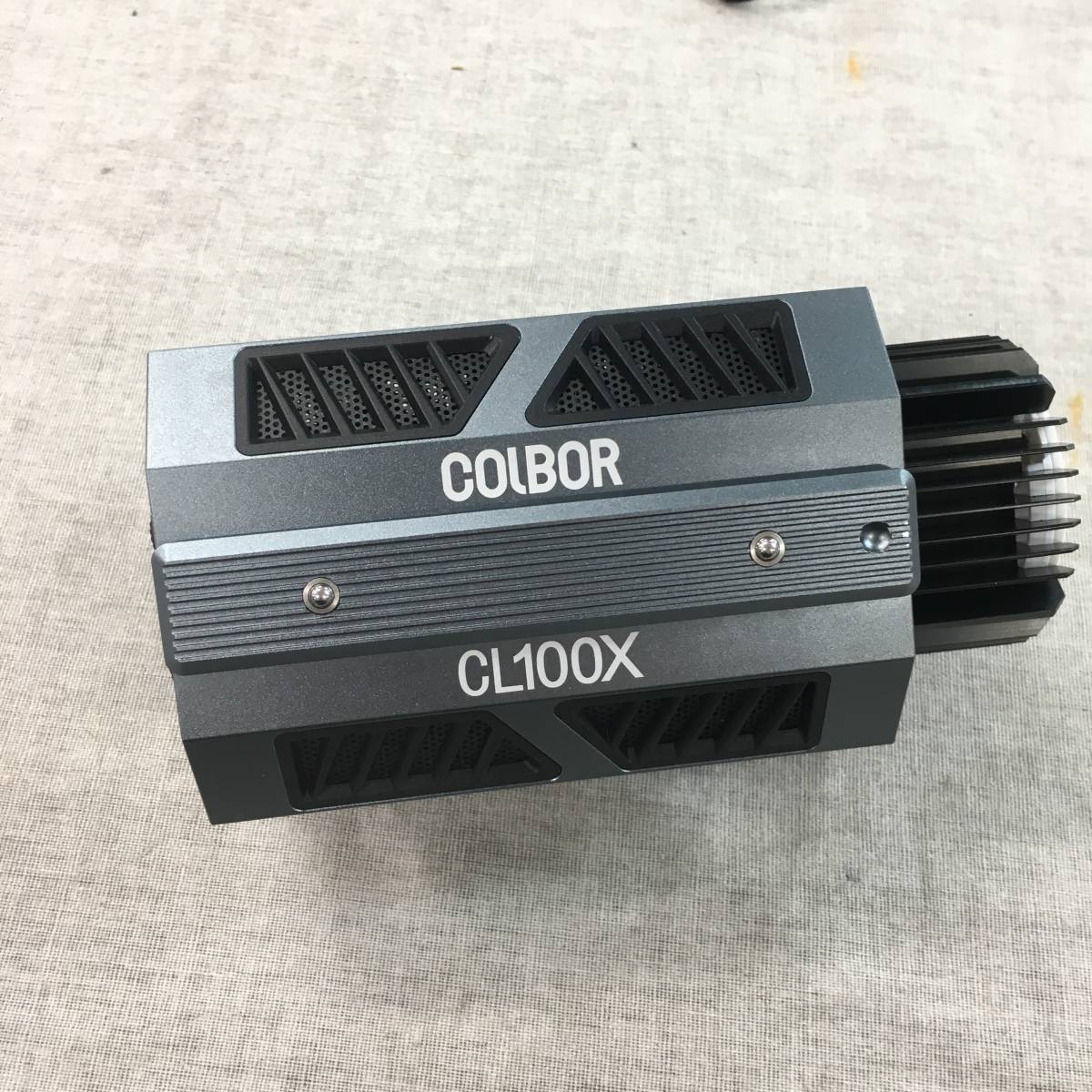 現状品 訳あり COLBOR CL100X 超軽量ライト 作業出力110W 色温度2700-6500K CRI97+ TLCI97+ デュアル色温度 CL100X_画像4