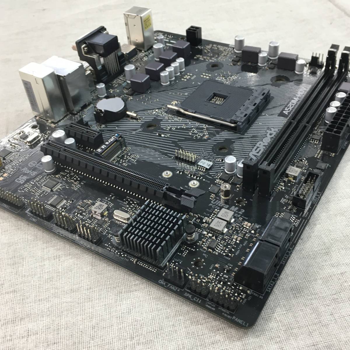 ジャンク品 ASRock AMD Ryzen 3000/4000シリーズ(Soket AM4)対応 A520チップセット搭載 Micro ATX マザーボード A520M-HDV_画像6