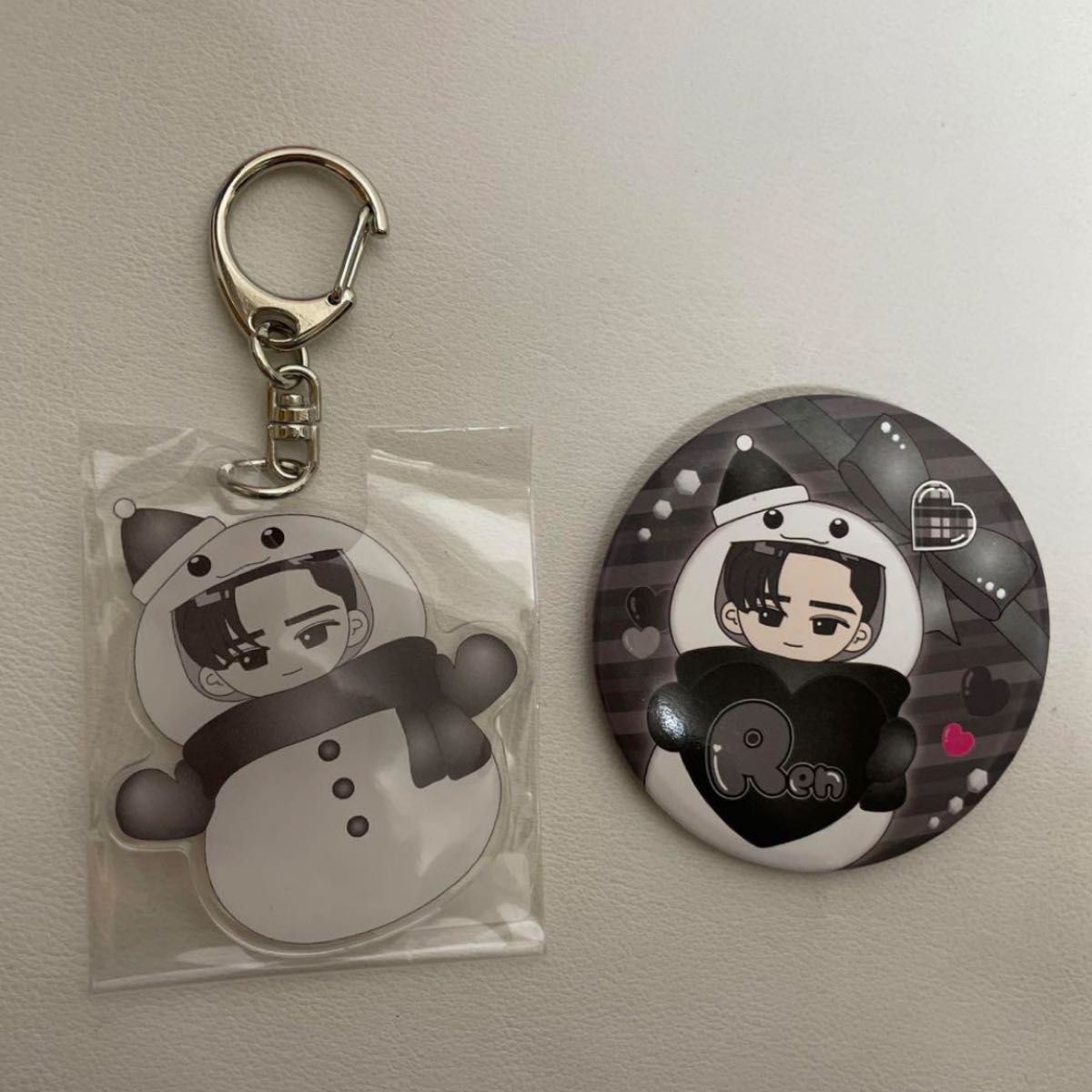 新品 SnowMan 雪だるま 目黒蓮 アクリルキーホルダー & 缶 新品 SnowMan 雪だるま 目黒蓮 アクリルキーホルダー & 缶