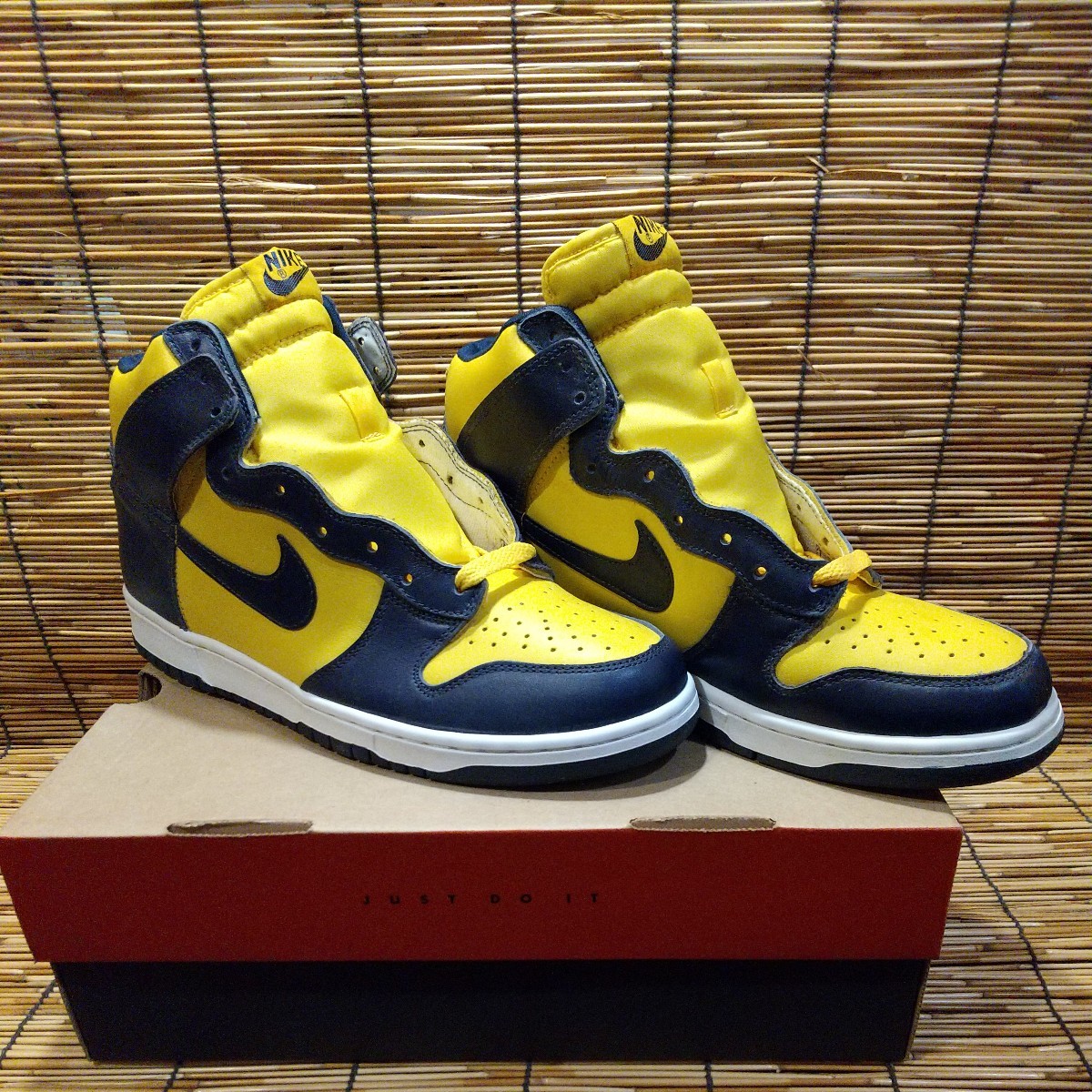 NIKE DUNK HIGH ナイキ ダンク ハイ 1998年製 デッドストック 紺 黄 ミシガン大学 US10.5 28.5cm 元箱付き 630335-471 未使用_画像2