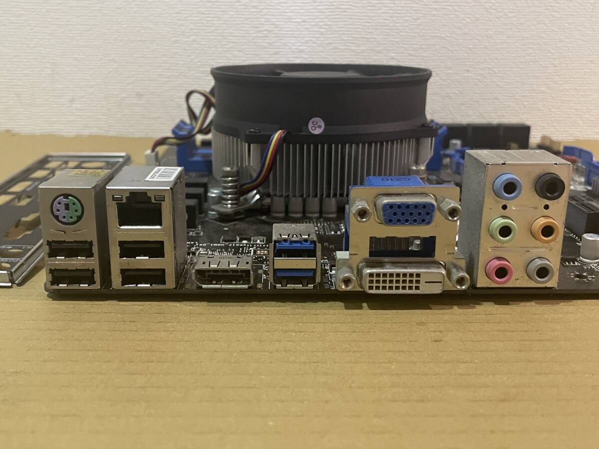 MSI H87M-S01 LGA1150 MicroATX マザーボード ＋ Core i5-4430 ＋ CPUファン BIOS確認済み【ジャンク扱い】_画像9